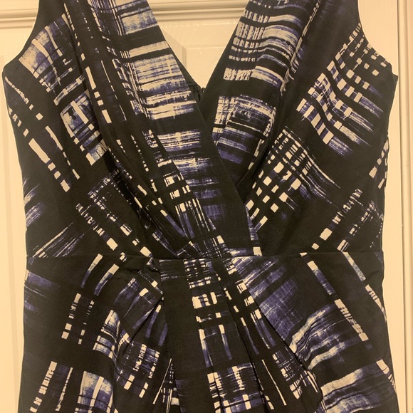 Size 2, abstract printed dress, Banana Republic - Picture 2 of 8